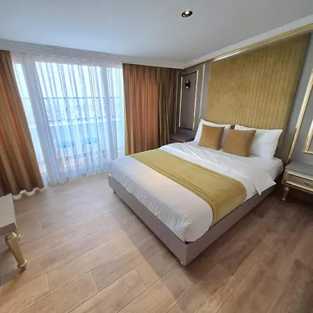 アパートホテル Taksim La Marino 4*